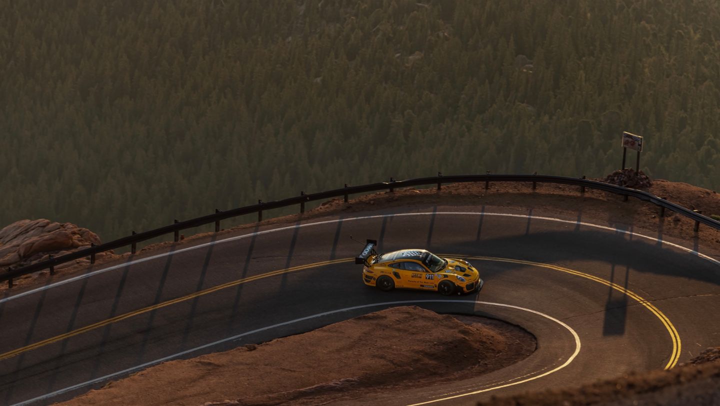 Porsche beim Pikes Peak ganz weit oben Porsche Newsroom DEU
